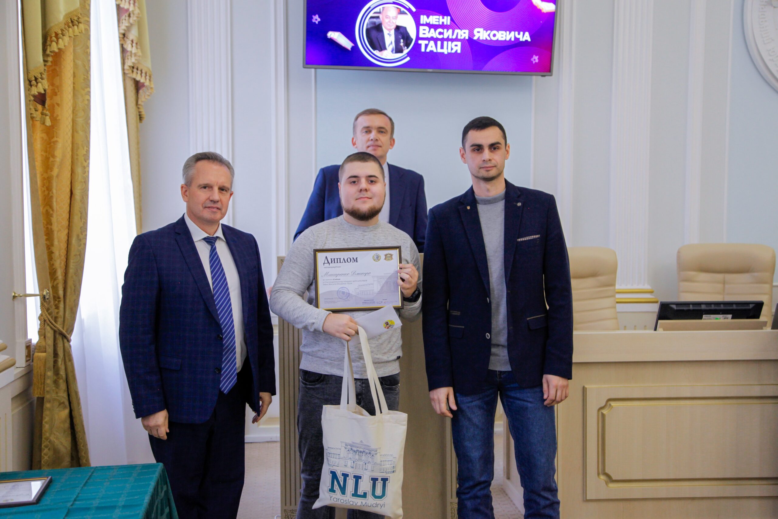 Дмитро Макаренко